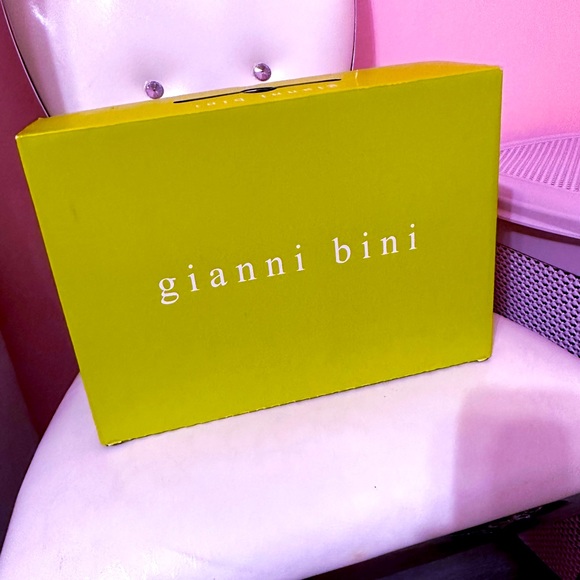 gianni bini vivyee clear rhinestone pointed toe pumps